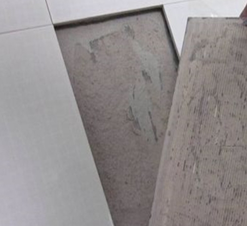 曹县瓷砖空鼓维修公司分享瓷砖铺贴时如果打浆（即涂抹在瓷砖背面和基层上的砂浆或瓷砖胶）过少，会带来以下问题